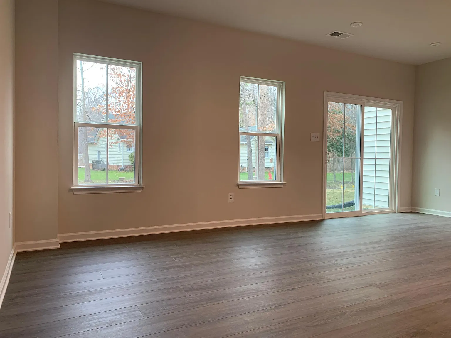 3 bed, 2.5 bath, 1503 sqft, $2,600 — Photo 3