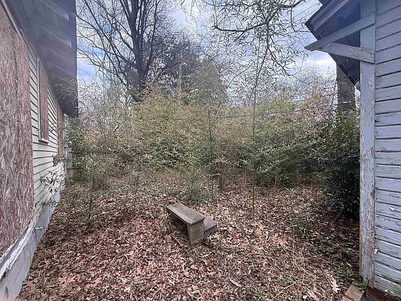 5th image of 3061 Southern Ave