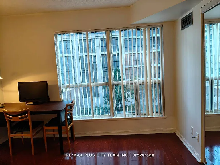 7 Carlton St #401 — Photo 9