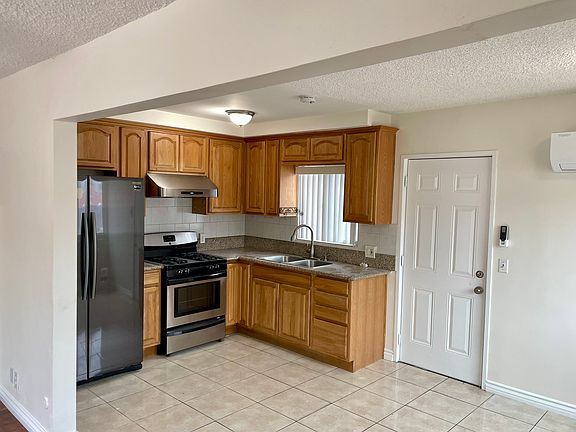 3rd image of 4553 Huntington Dr N