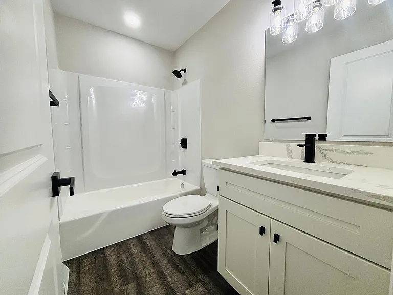 101 N Oak St #10 — Photo 14