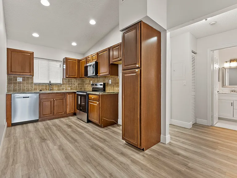 2900 Olivewood Ter #201 — Photo 3