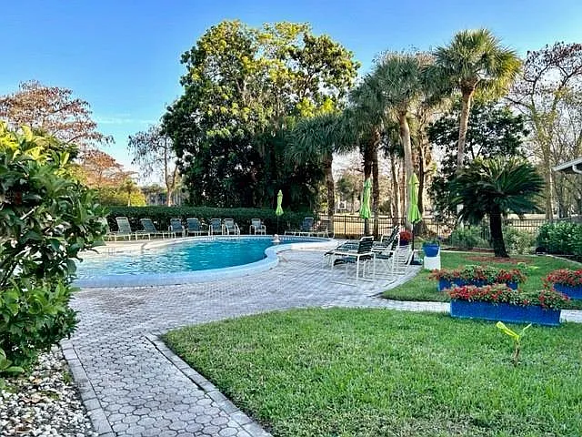 6100 NW 44th St #302 — Photo 32