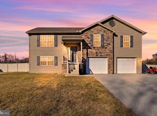 1486 New Chester Rd, New Oxford, PA 17350