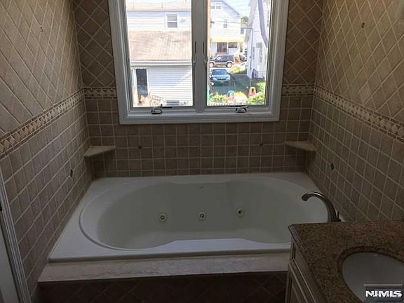 3rd image of 26 Lee St Unit A