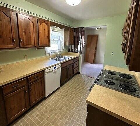 4th image of 1920 Hall St