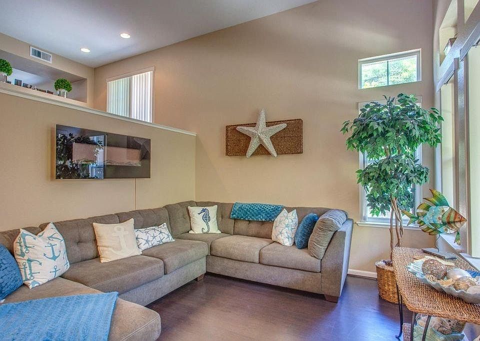 1st image of 381 Destino Cir