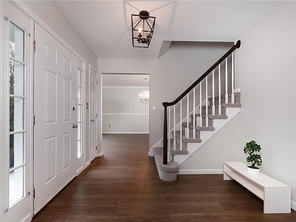 5th image of 1845 Clarendon Dr