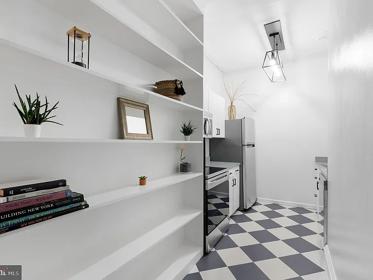 641 N 16th St #1R — Photo 8