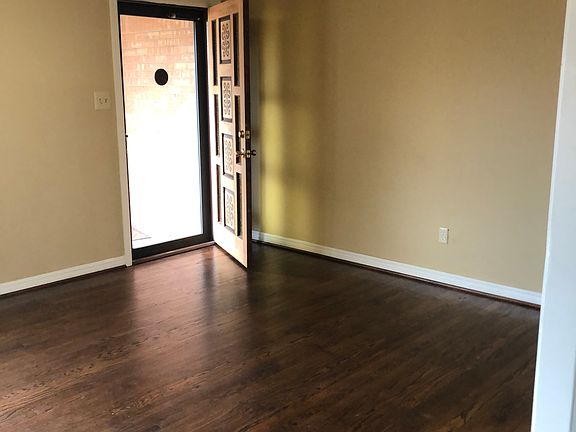 2nd image of 1537 SW 41st St