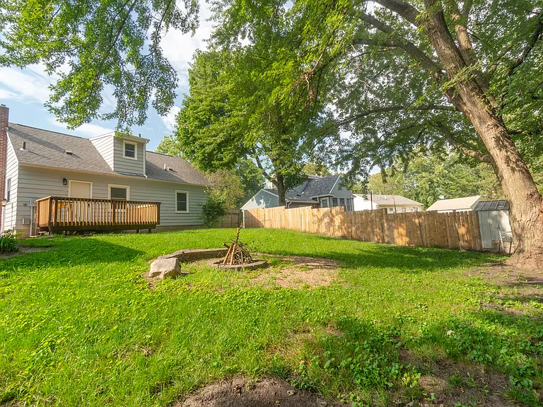 105 Sunset St — Photo 25