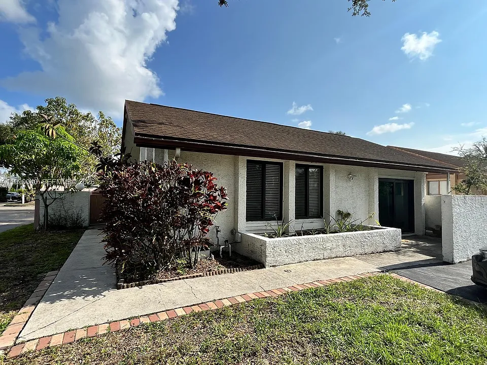 3931 SW 84th Ter