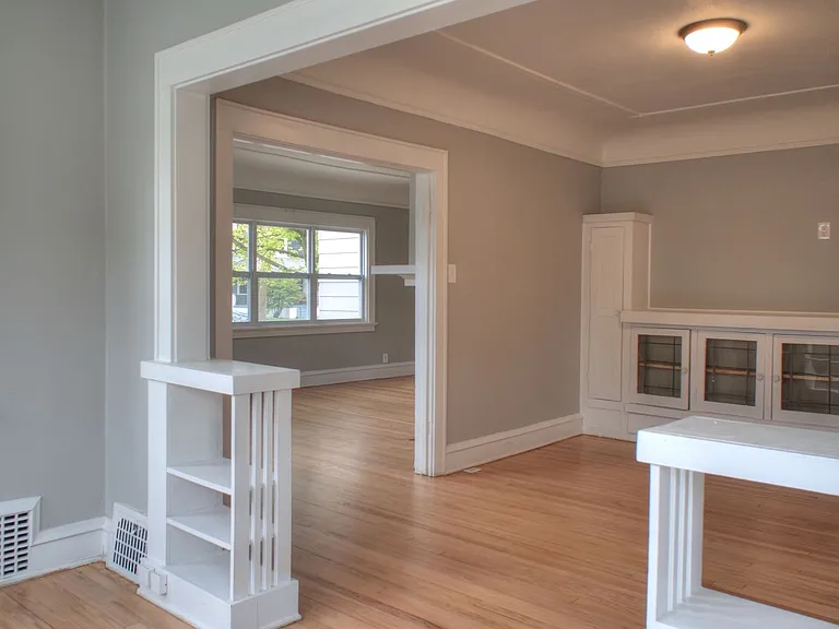 2865 N Frederick Ave — Photo 7