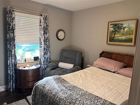 5th image of 4021 N Sterling Ave