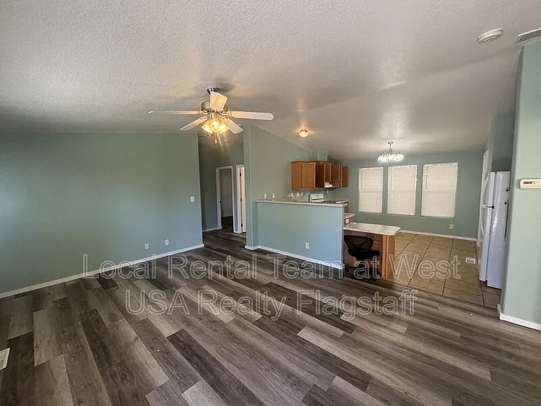 405 W Phoenix Ave #1 — Photo 5