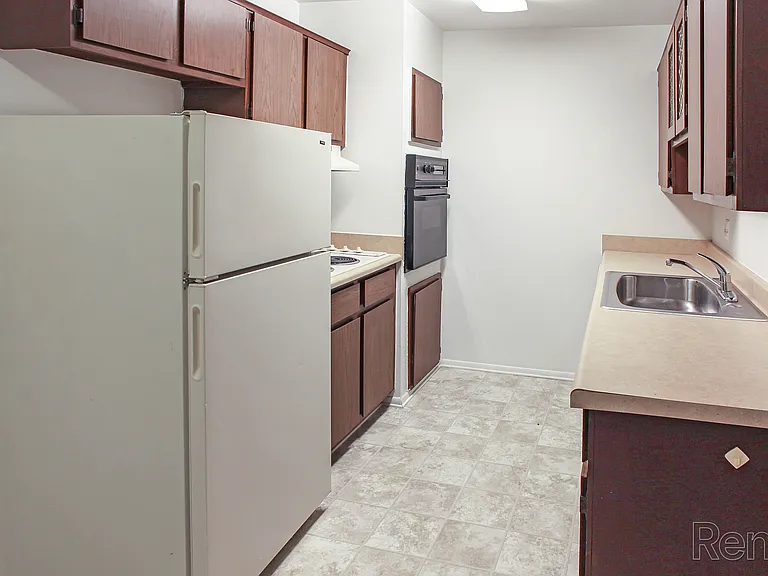 Rochester House Apartments — Photo 13