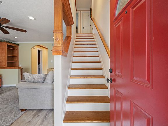 5th image of 687 32nd St Unit 4