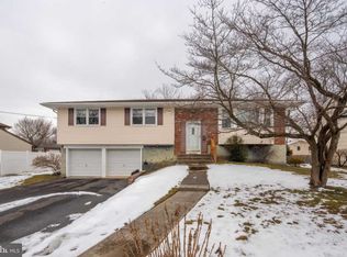 122 Knollwood Dr, Cherry Hill, NJ 08002