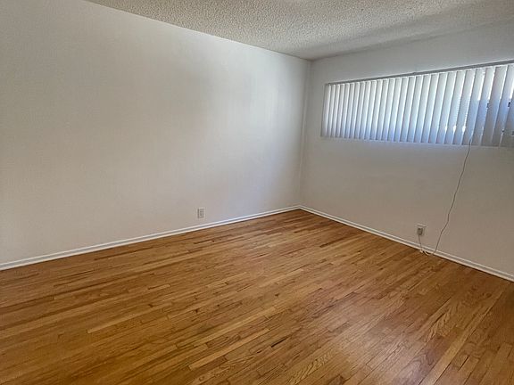 5th image of 1802 N Alexandria Ave #3