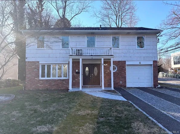 2 Pickwood Lane, Great Neck, NY 11024