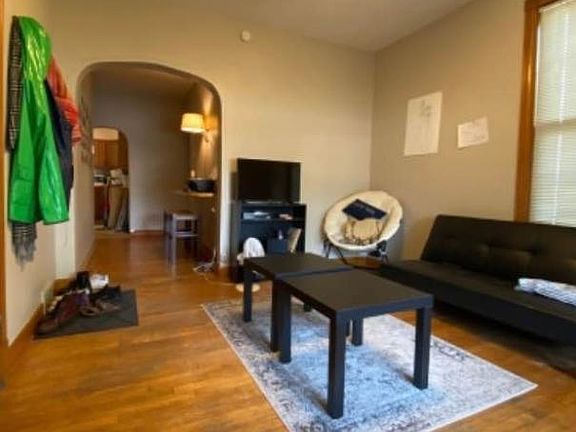 4th image of 714 8th St SE #1