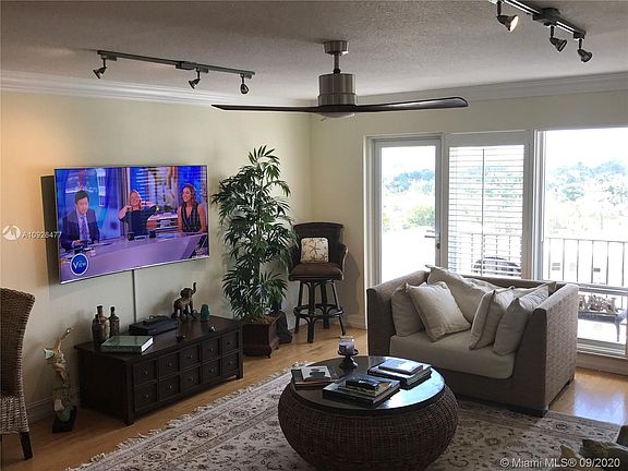 3rd image of 340 Sunset Dr APT 1009