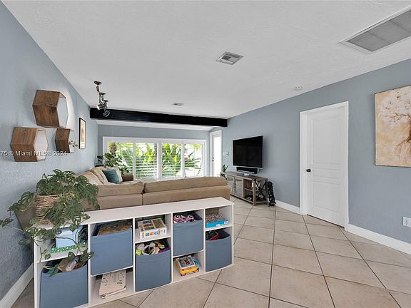 4th image of 9461 Martinique Dr
