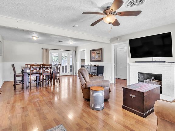 5th image of 209 Gross Ave