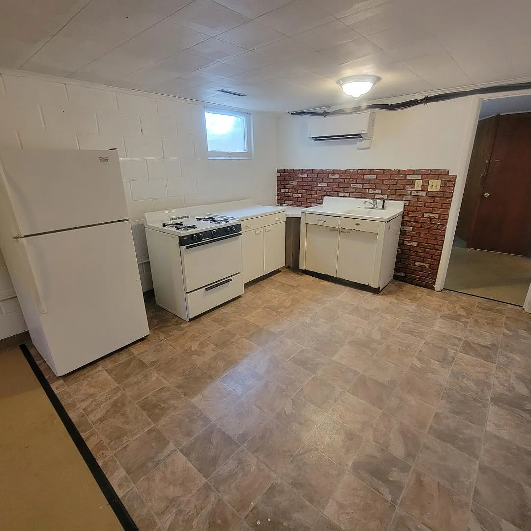 421 1/2 Prentis Avenue — Photo 1