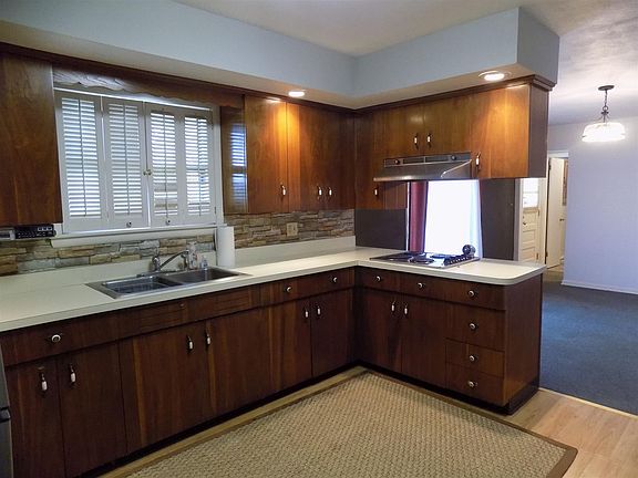 4th image of 23184 Leslie Ln