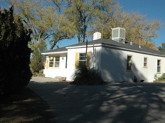 3rd image of 612 Richmond Dr SE