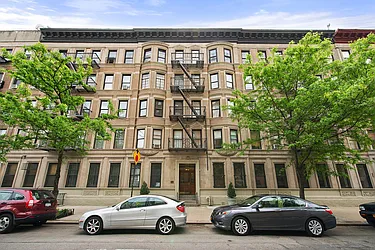 78 Manhattan Avenue in Manhattan Valley