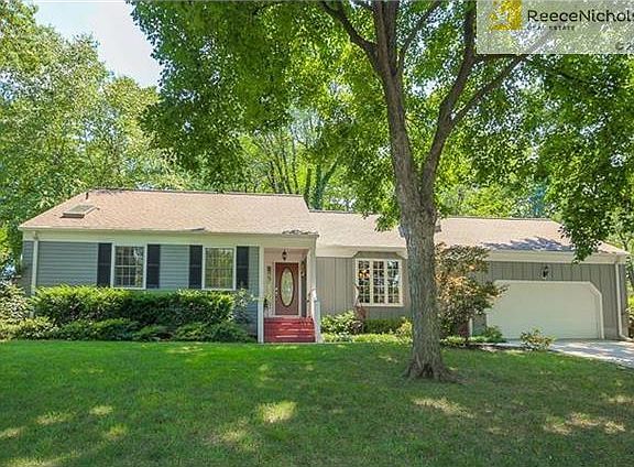 Great neighborhood, convenient to shopping, dining, schools, and freeway access.