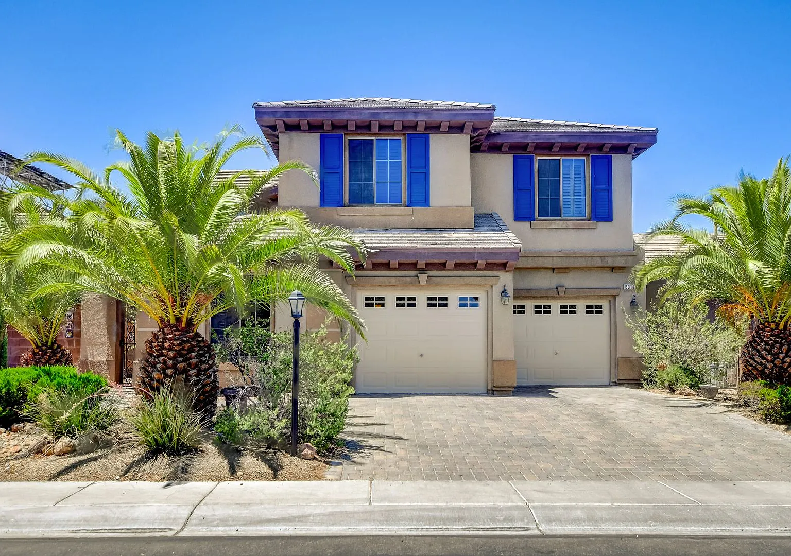 Stunning Spring Mountain Ranch,3,045 Sq Ft 2 Story Home In Nw Area — Photo 1
