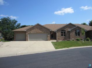 3708 E Fox Run Pl, Sioux Falls, SD 57103