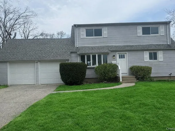 3 Vine Court, Centereach, NY 11720