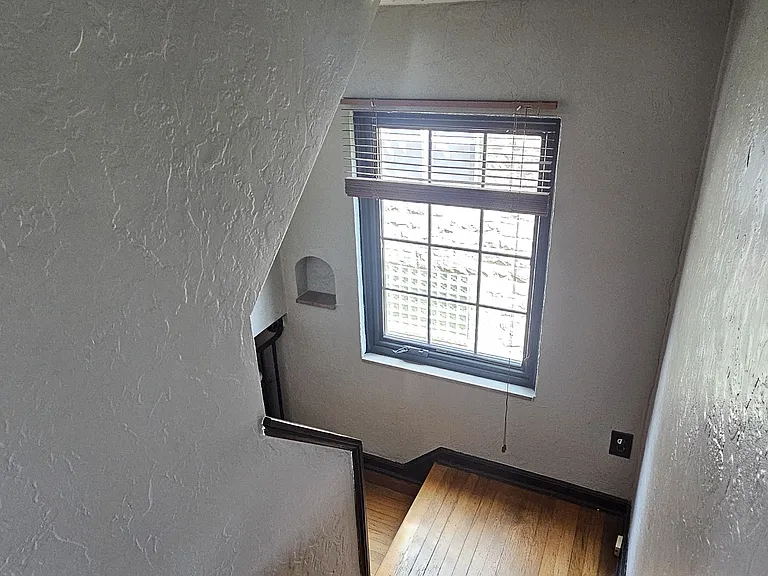 2921 Knowlson Ave — Photo 15