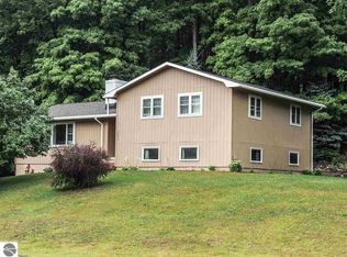 2690 Shenandoah Dr, Traverse City, MI 49685