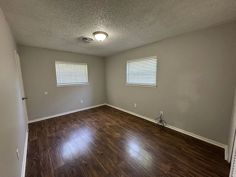 315 N Walnut St — Photo 6