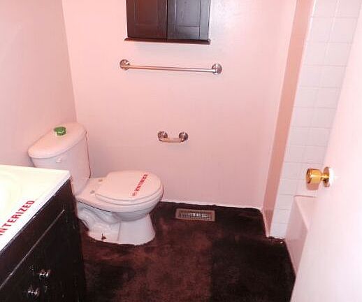 4th image of 76 Ewing Dr #B
