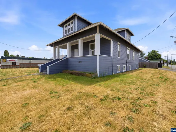 112 E Ida St, Stayton, OR 97383