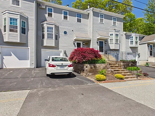 565 Quaker Ln #134 Photo 1