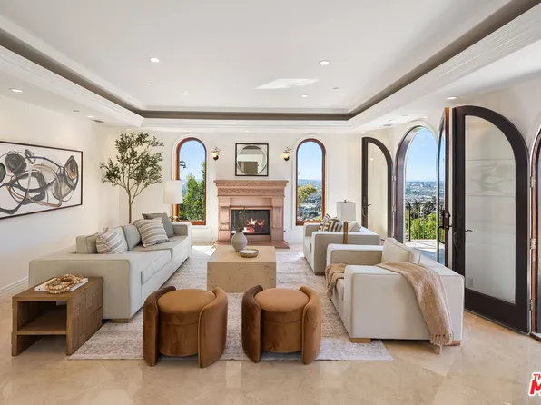 8027 Floral Ave, Los Angeles, CA 90046