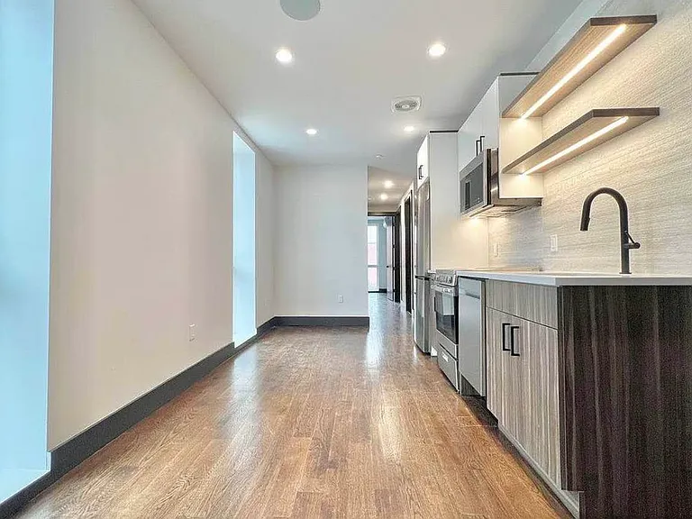304 Water St #1B — Photo 1