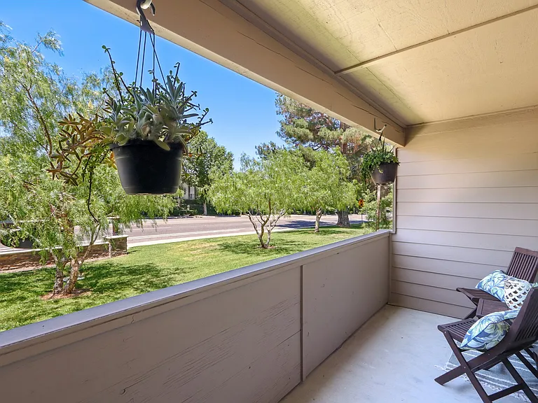 2 Bedroom 2 Bathroom Model (1,093 sqft.)

15 ft. Balcony