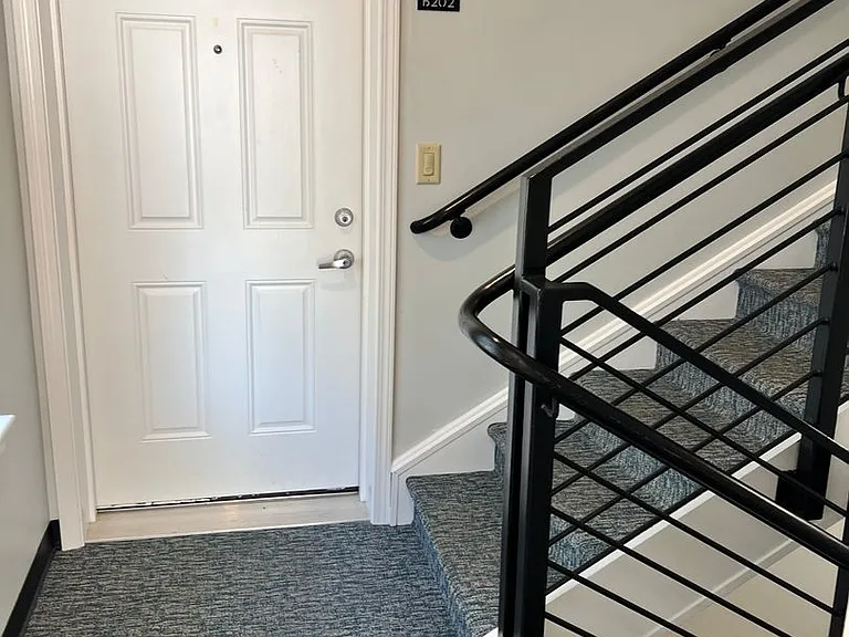 305 W Utica St — Photo 18