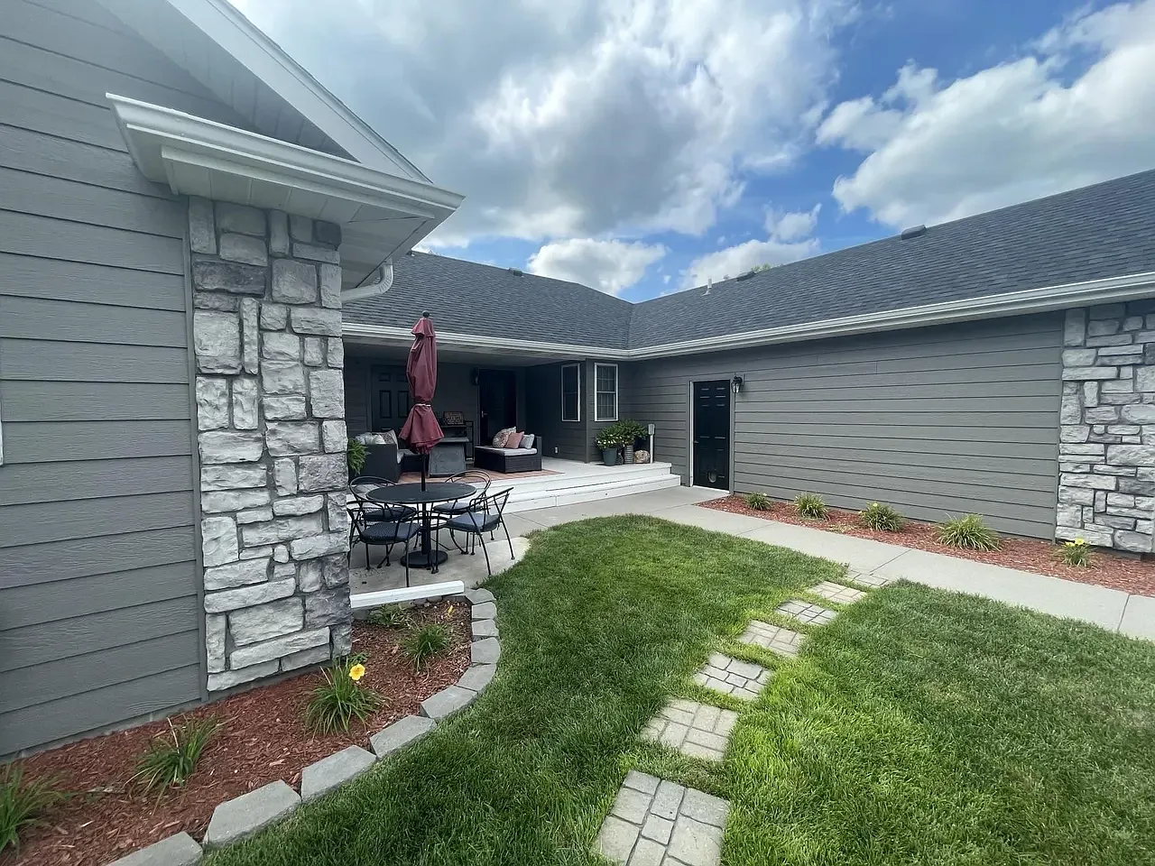 4 bed, 1824 sqft, $2,000 — Photo 3