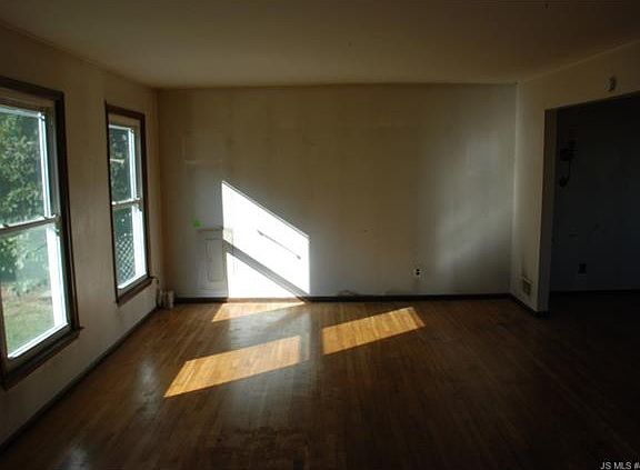 5th image of 625 Garfield Ave