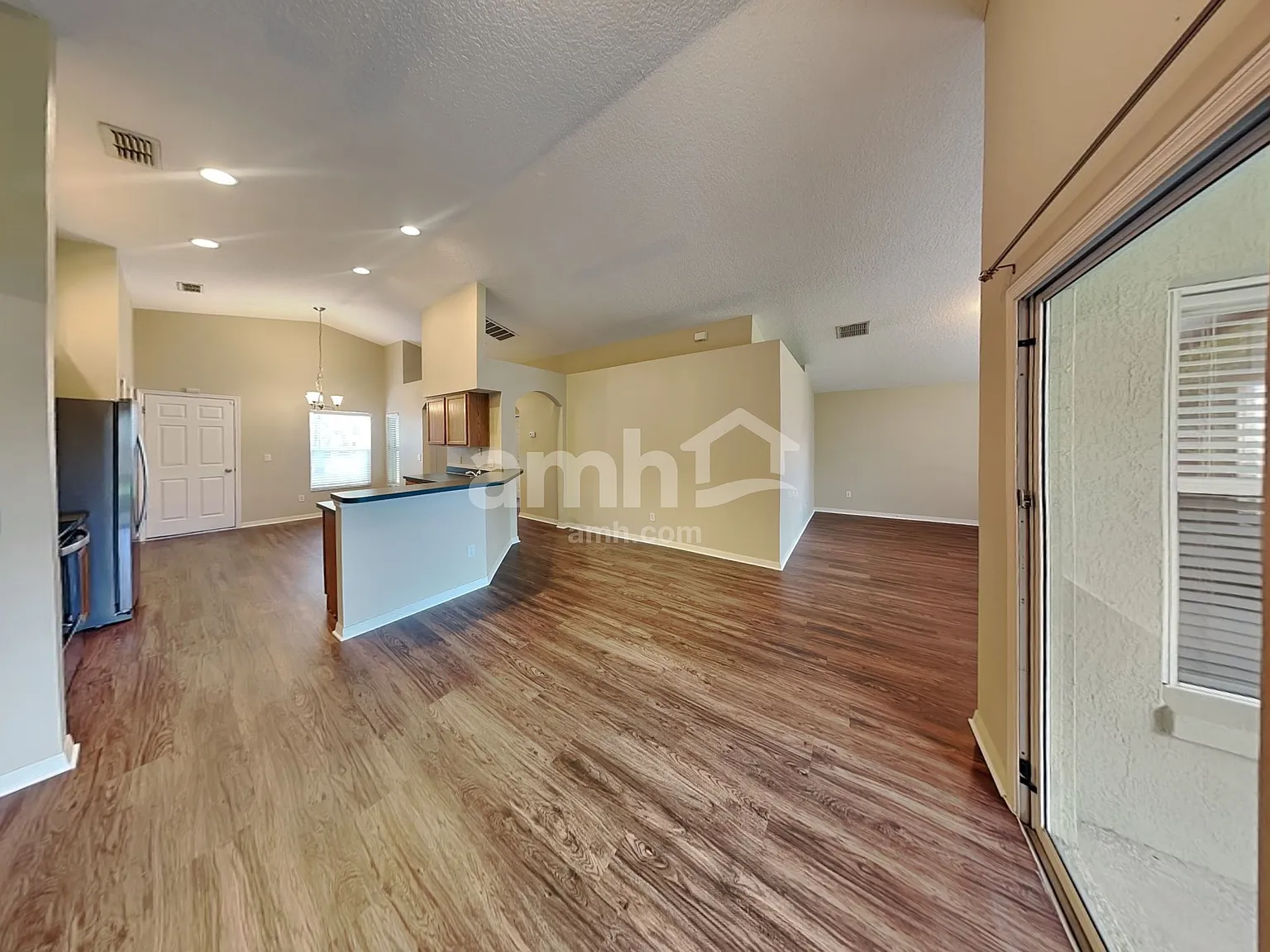 3 bed, 2.0 bath, 1498 sqft, $2,455 — Photo 4