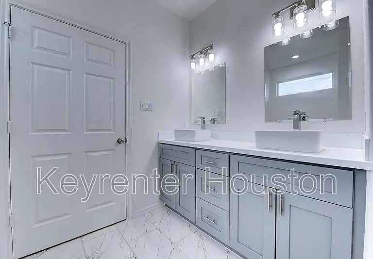 8203 Woodlyn Rd #C — Photo 23